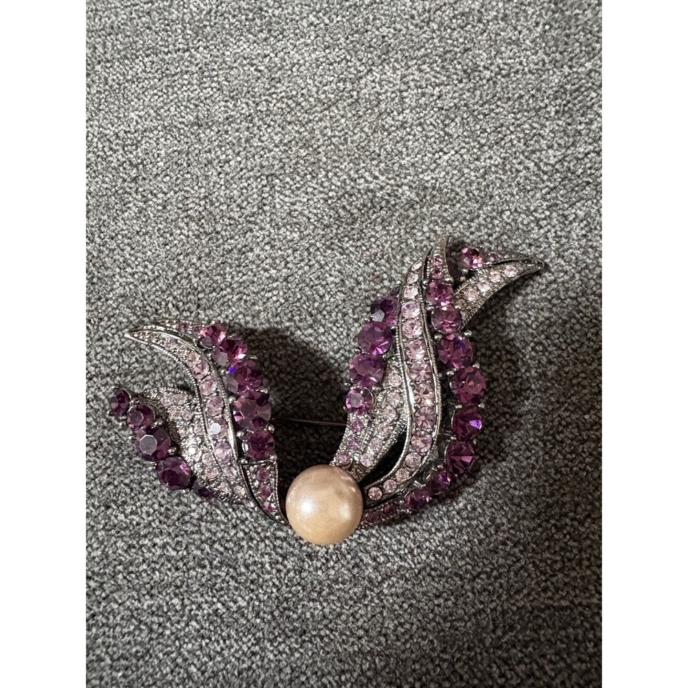 Purple Rhinestone Brooch & Faux Pearl Silver Tone Stunning‎ Vintage Jewelry